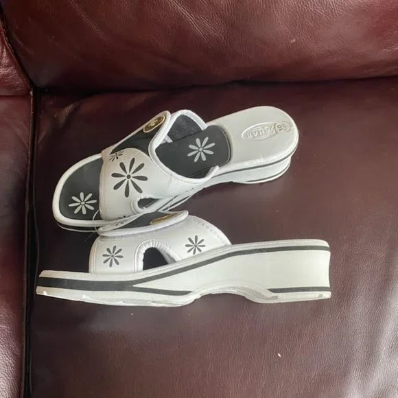 LADIES SANDALS NEW - Picture 2 of 2